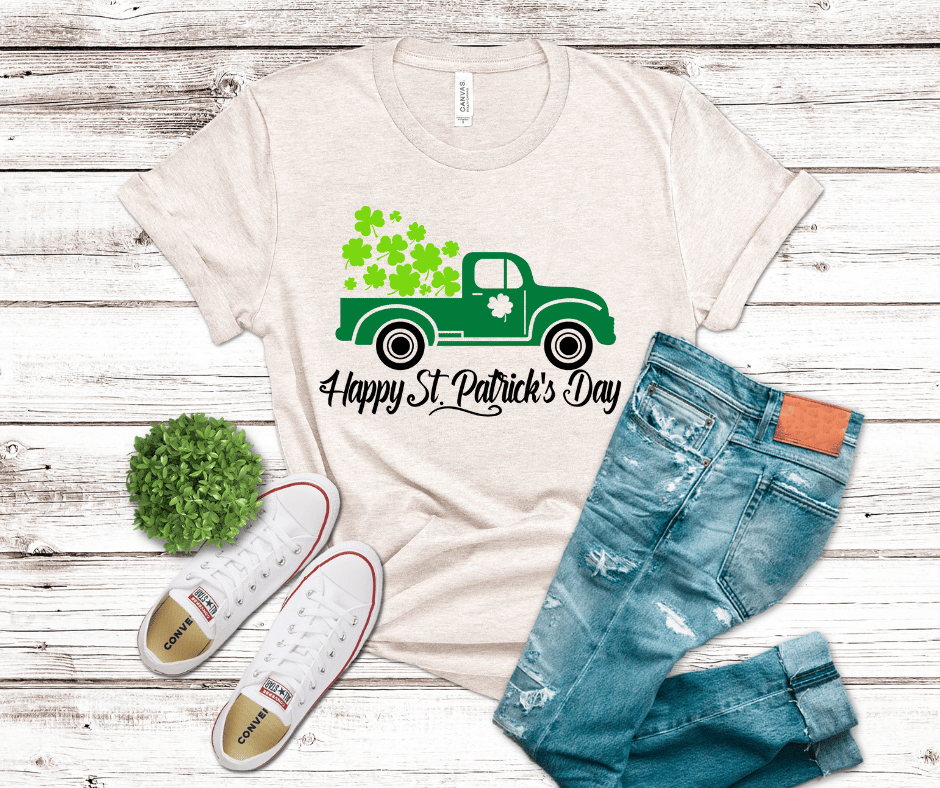 Happy St. Patrick’s Day green vintage truck shirt with shamrocks and Irish holiday design.